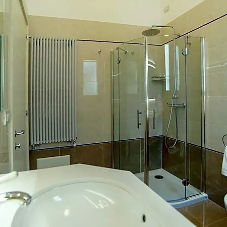 Coclee Palace B&B 살베
